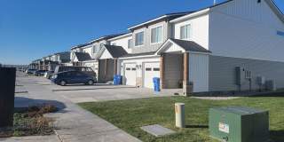 AWESOME 3 Bedroom 2.5 Bath Townhouse in Sugar City! Gallery 1