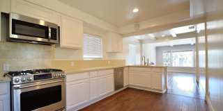 3 Bedroom 2 bath Home, 2 Car garage, Air Conditioned Gallery 6