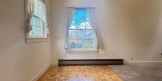 Airy two bedroom apartment in Railroad District | Available Now Gallery 3