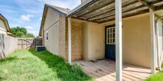 2 Bed Jack & Jill Bathroom  2 Car Garage With Office In The Heart of Yukon! Gallery 38