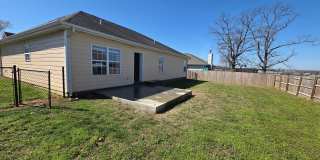 3 Bed | 2 Bath Home in Hollister, MO – Flat Yard + 2-Car Garage Gallery 1