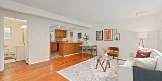 Cozy 2-bedroom 2 bath house in Redmond- Offering a 6-month lease. Gallery 5