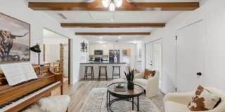 4 Bedroom with a Pool in Helotes! Gallery 7