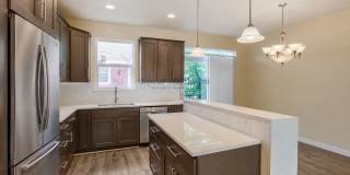 Freshly Remodeled 3-Story Townhome in a Gated Community — Blocks to MAX & Gresham Station Gallery 11