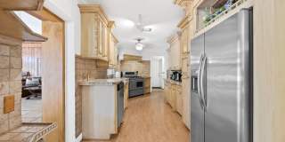 2400 Delmar Place Gallery 16