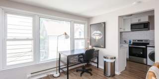 6427 N. Hermitage Gallery 7