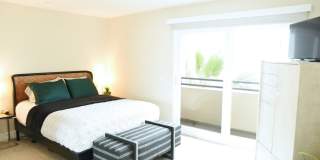 OCEAN VIEWS - 2BD/2.5BA Condo in the Heart of Oceanside Gallery 9