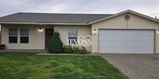 Spacious 3-Bed, 2-Bath Home in Yakima with Fenced Yard and 2-Car Garage Spacious 3-Bed, 2-Bath Home in Yakima with Fenced Yard and 2-Car Garage Gallery 1