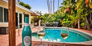 2101 NE 25th St Gallery 1