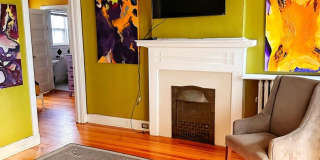 Charming 1BR Townhome in Capitol Hill Gallery 1