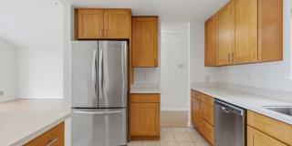 Top-Floor 3BR in Duplex Near BART | Vaulted Ceilings | In-Unit Laundry | Garage Parking Top-Floor 3BR in Duplex Near BART | Vaulted Ceilings | In-Unit Laundry | Garage Parking Gallery 8