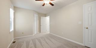 Fantastic End-Unit Townhome Available Now! Gallery 15