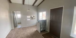 Spacious Aurora Townhome Gallery 4