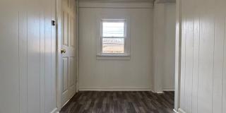 Large 2 Bedroom Home with a Garage Gallery 6