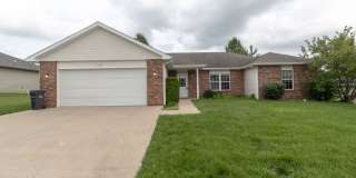 Beautiful 3 bedroom home with fenced yard Beautiful 3 bedroom home with fenced yard Gallery 1
