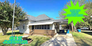 5 bed and 3 bath (4 bed/2bath house)  (1 bed/1 bath home) Gallery 1