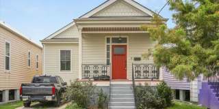 Three bedroom home with open floorplan, dining room, 3 bathrooms & parking ! Three bedroom home with open floorplan, dining room, 3 bathrooms & parking ! Gallery 1