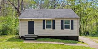 Charming 2BR Cottage Near Downtown Clarksville Gallery 1