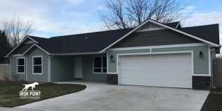 3bed/2bath home w/open floor plan, fenced yard,  two car garage Gallery 1