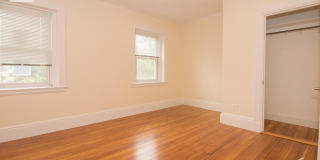 Charming 3 Bedroom-No Broker Fee Gallery 3