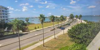 Beautifully renovated 2/2 condo downtown Sarasota with view of Bay! Gallery 14