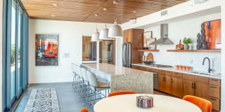 2501 Beacon Hill Gallery 11