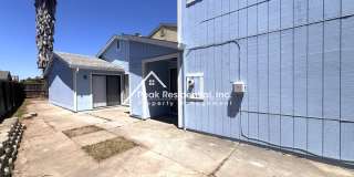 Spacious Updated 2bd/2ba Halfplex with 2 Car Garage Gallery 4