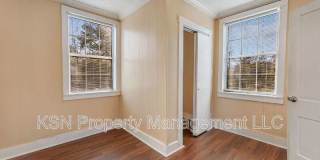 1921 Reynolds Street Gallery 37