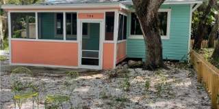 784 Oak Street Gallery 1