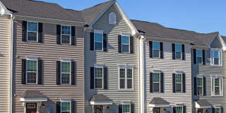 Move-In Ready Riverwood Townhome — Minutes to NGIC, UVA North Fork & CHO Airport Gallery 1