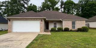 504 Hawthorne, Benton AR 72015 - Nice 4br 2ba with fenced back yard off Gattin Rd. Gallery 1