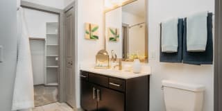Lakeshore Pearl Gallery 12