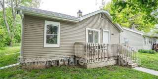 2802 SE 8th Gallery 1