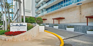 6799 Collins Ave Gallery 24