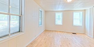 4-Bed Farmhouse Minutes from UVM Campus (30 Chase St) Gallery 17