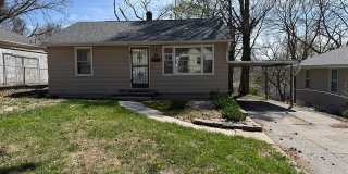 3941 Himebaugh Ave - 2 Bed/1 Bath in North Omaha | Move-in special: $350 off if you sign a lease by May 15. Gallery 1