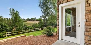 Updated 3BD/3BA Townhome: Quartz Counters, Full Basement Suite/Home Theater, Central A/C Gallery 5