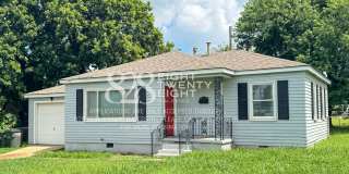 LOCATION! LOCATION! LOCATION! Charming 2 Bed/1 Bath Single Family Home - AVAILABLE NOW! Gallery 1