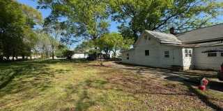 Charming 3 Bedroom 2 Bath Renovated Ranch Home Gallery 3