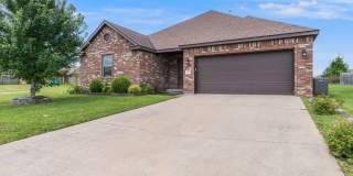 Comfortable Living in Pea Ridge: 3 Bed, 2 Bath Home Gallery 1