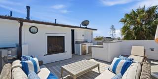 Modern Furnished Balboa Peninsula Beach House with Rooftop Deck Gallery 29