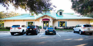 Luxury 4-bedroom - 4 bath with garage Gallery 51