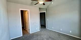 Nice 2 bedroom townhome close to I-49 Gallery 15