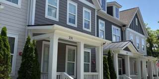 Beautiful 2/2.5 townhome near downtown Franklin available! Gallery 1