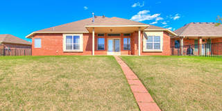 Beautiful Home With Lake View - 3 Bed + 2 Bath Beautiful Home With Lake View - 3 Bed + 2 Bath Gallery 5