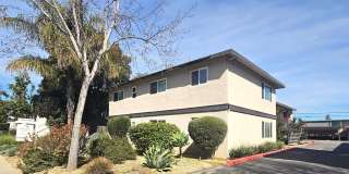 Updated Top Floor 2 Bedroom/1 Bathroom Apartment Gallery 1