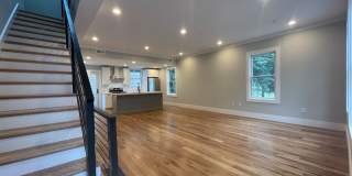 Gorgeous 4 bed in Brookline Village Gallery 1