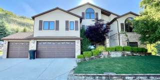 Beautiful Valley Views & Utilities Included! Gallery 1