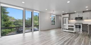 2409 East Thomas Street Gallery 11