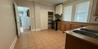 RHODES AREA 4 Bedroom /2.5 Bath House! Gorgeous New Floors Gallery 10